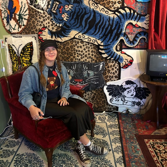 Meet your Posher, Julia - Picture 1 of 2